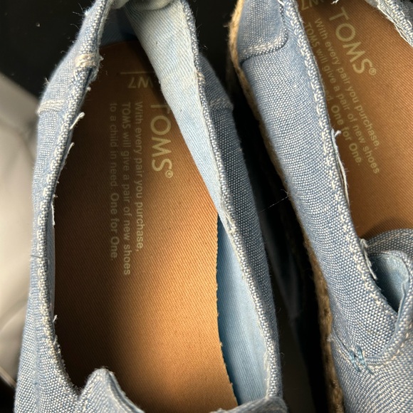 TOMS Blue Chambray Slip Ons Espadrilles NWOT - Picture 5 of 5